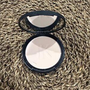 Jentry Kelley True Silk Finishing Powder